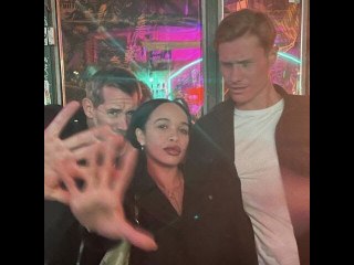 PHOTOS – Jalil Lespert : soirée, chicha, amis… Loin de Laeticia, il s'éclate à...