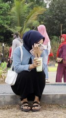 Prank modus lepas tali sepatu ke cewek cantik