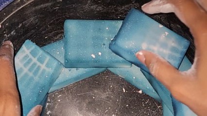 A soul-soothing and satisfying crush of the blue gym chalk *ASMR Crush*