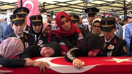 TERÖRİSTLERİN ARACINI GASBEDİP, ÖLDÜRDÜĞÜ VETERİNER SON YOLCULUĞUNA UĞURLANDI