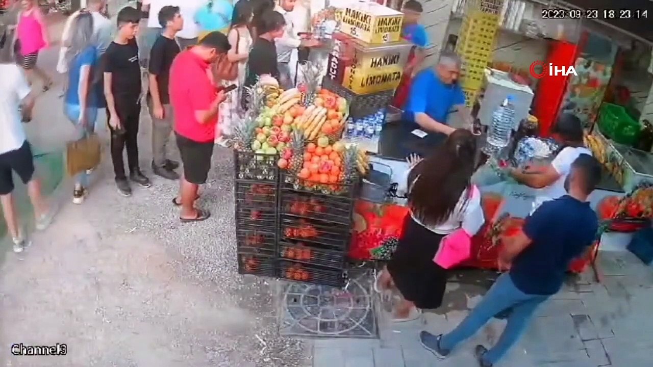İzmir'de şerbete düşen arıyı kurtarmak isteyen esnaf ölümden döndü