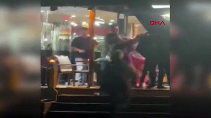 Kafede kadınların tekme tokat kavgası kamerada