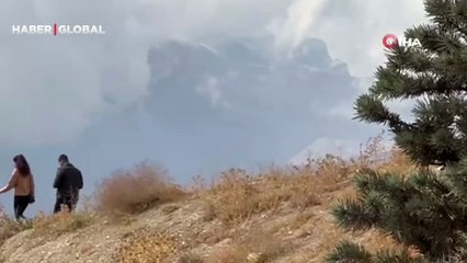 Yüksekova'ya mevsimin ilk karı düştü