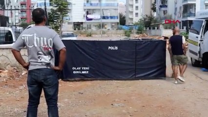 Antalya'da duvar dibinde erkek cesedi bulundu