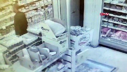 Vol de marché à Çorlu reflété sur une caméra de sécurité
