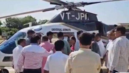 बाड़मेर: पूर्व सीएम राजे हुई हेलीकॉप्टर से जैसलमेर हुई रवाना, किया स्‍वागत