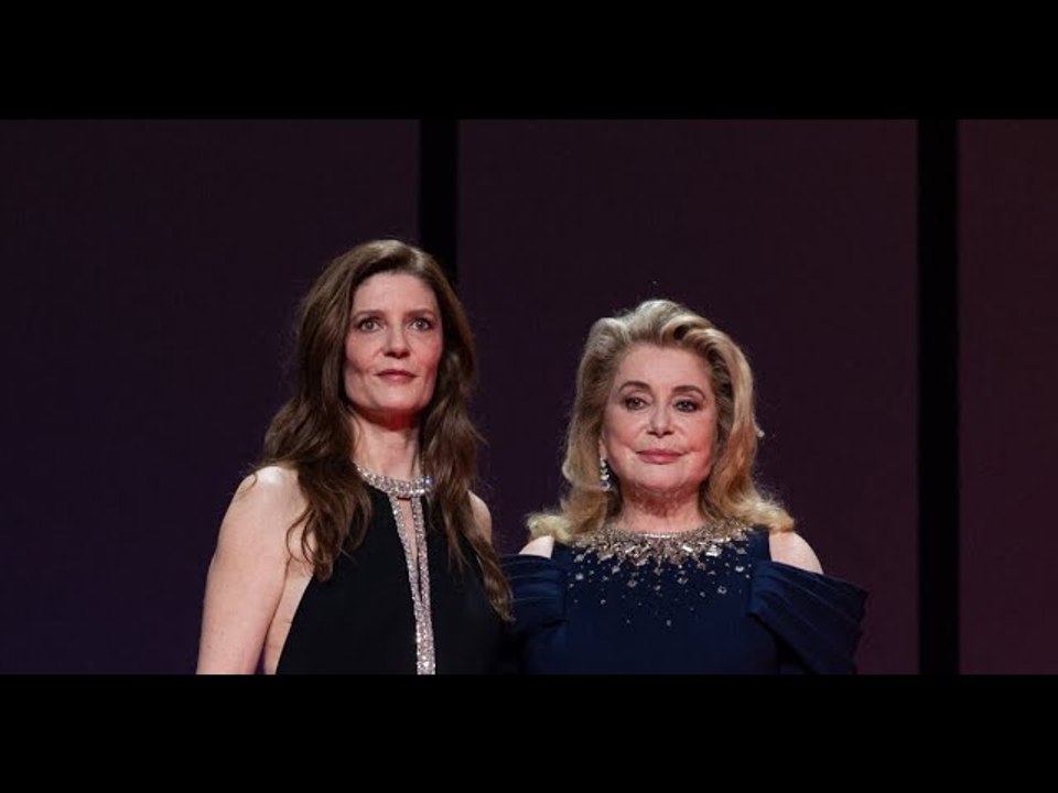 VIDEO: "J'adore ma fille" : Catherine Deneuve déclare son amour à Chiara Mastroianni, tendre message