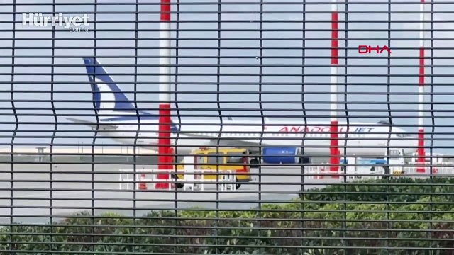 Rize'de inişe geçen uçak kuş sürüsüne çarptı! Arıza yapınca aprona çekildi