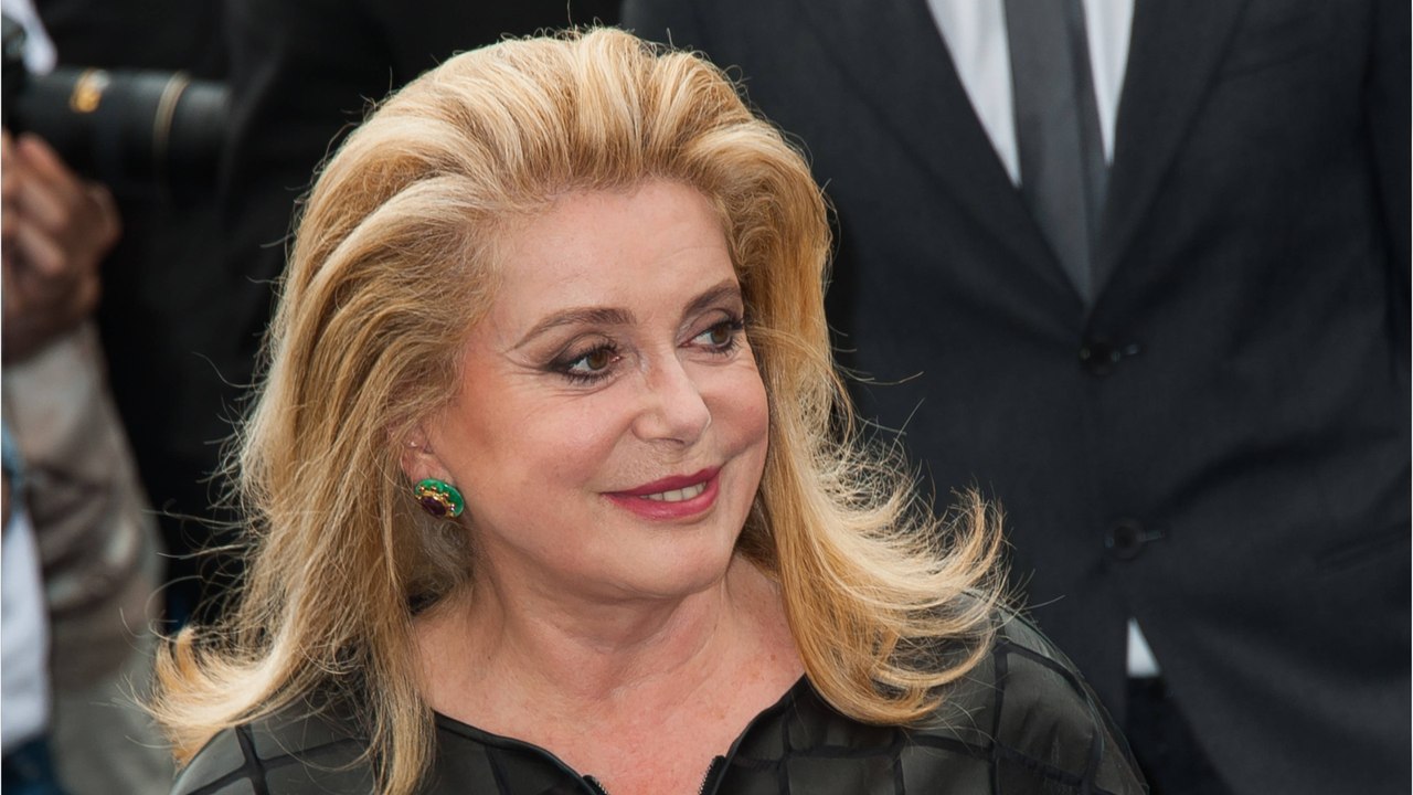 GALA VIDEO - Catherine Deneuve, son constat sur sa vie amoureuse : “Il faut croire que ce n’était pas fait pour moi”