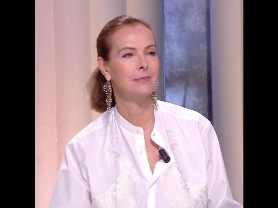 « Moi je suis vaccinée ! » : Carole Bouquet rembarre Yann Barthès