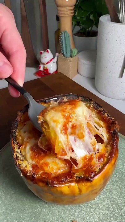 COURGE SPAGHETTIS À LA PARMIGGIANE  #courge #automn #pumkin #recette #recipe #saison #recipes #easyrecipe #cuisine #recettefacile #gourmand #cheese #cheesy #courgespaghetti