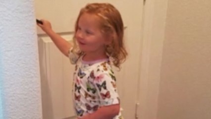 Little girl meets her new-born twin baby sisters for the first time *Heartwarming*