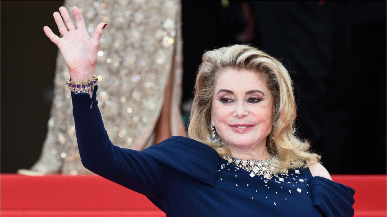 GALA VIDEO - Catherine Deneuve, ce gros changement depuis son AVC : “Je ne fume plus depuis longtemps”
