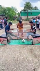 Ils font un match de foot 1 Vs 1 totalement hallucinant (Vidéo) !