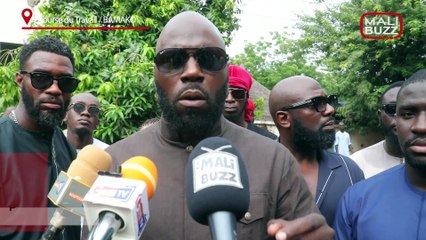 il faut être sur le terrain et soutenir les combats politique et sociaux visant à obtenir une globale souveraineté de l'Afrique