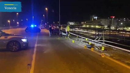 Al menos 21 muertos al precipitarse un autobús desde un paso elevado en Venecia