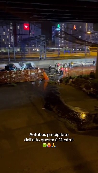 Tragedia a Mestre, pullman cade da cavalcavia