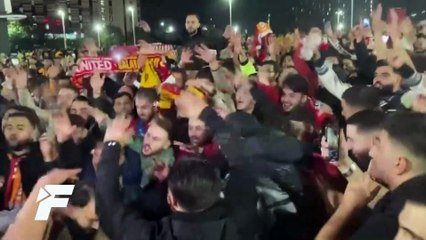 Galatasaray taraftarı Manchester'ı fethetti! Old Trafford inliyor!