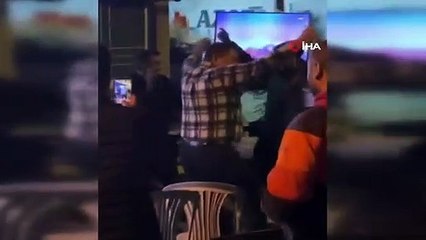 Galatasaray'ın Manchester United'ı deplasmanda 3-2 yenmesi Devrek'te göbek atarak kutlandı