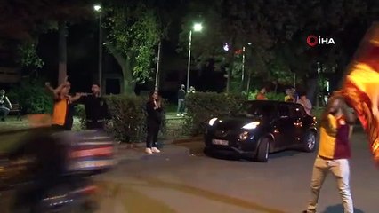 Les supporters se sont réunis à Florya après la victoire de Galatasaray contre Manchester United