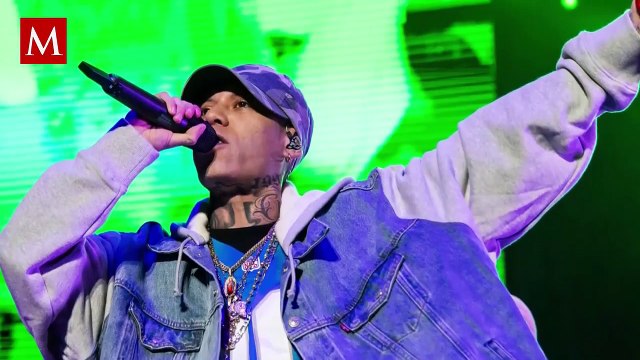 Santa Fe Klan improvisa concierto en pleno vuelo tras peculiar regalo de un fan