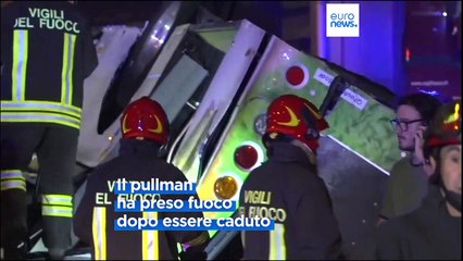 Tragedia a Mestre, Pullman precipita da cavalcavia e prende fuoco, decine di vittime