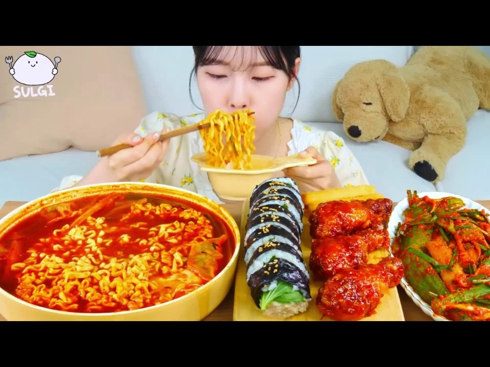 ASMR MUKBANG| Fire spicy ramen. Seasoned Chicken, Cucumber pepper Kimchi, Kimbap, Cheese stick.