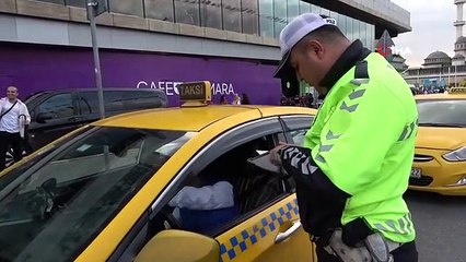 Inspection des chauffeurs de taxi à Taksim : 4 mille 64 TL d'amende pour une conductrice