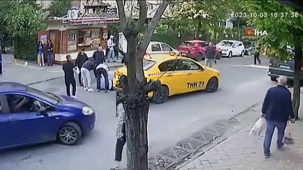 Esenyurt'ta Motosikletli Gençlerin Çarptığı Adam Metrelerce Savruldu