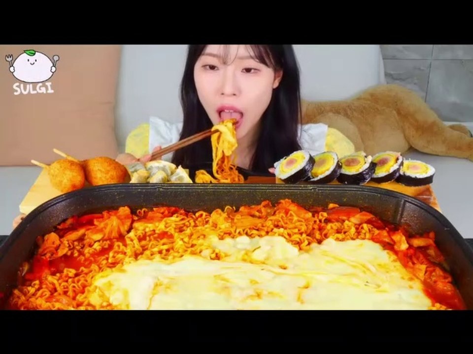 ASMR MUKBANG| Cheese Fire Ramyun. Pollock roe Egg Kimbap. Hot dogs, Fried Dumplings.