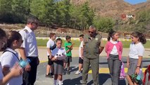 Les élèves de l'école primaire de Marmaris ont écrit une lettre de remerciement pour les incendies de forêt