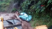 Inondations et glissements de terrain après de fortes pluies à Rize