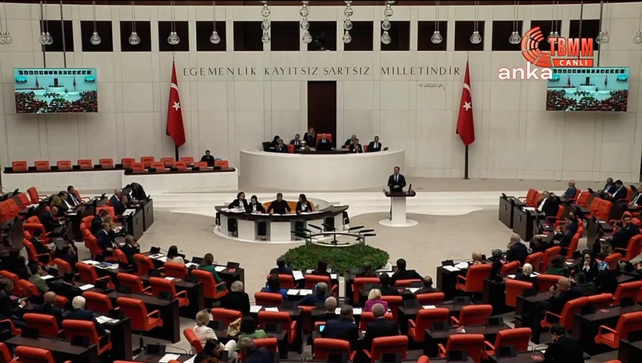 Murat Emir： ＂Les années 90 ont été remplies de graves violations des droits de l'homme qui sont gravées dans toutes nos mémoires.