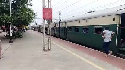उपनगरीय ट्रेनों में भी एसी डिब्बे लगाने की खबरें बेबुनियाद: दक्षिण रेलवे