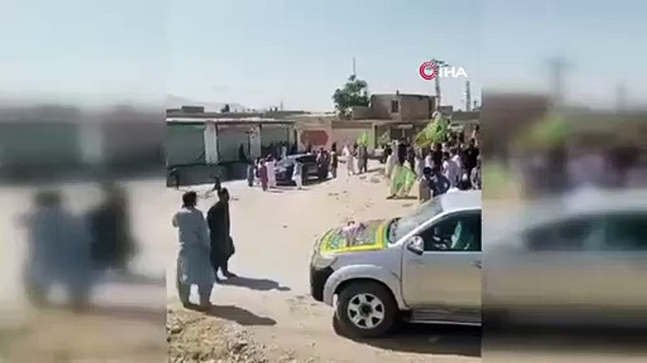 Après l'attentat à la bombe qui a fait 50 morts la semaine dernière, le gouvernement pakistanais a ordonné à 1,7 million d'Afghans présents dans le pays de quitter le pays.