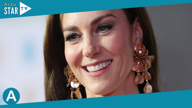 Kate Middleton sublime et très coquine aux BAFTA : regards et main aux fesses... C'est chaud avec Wi