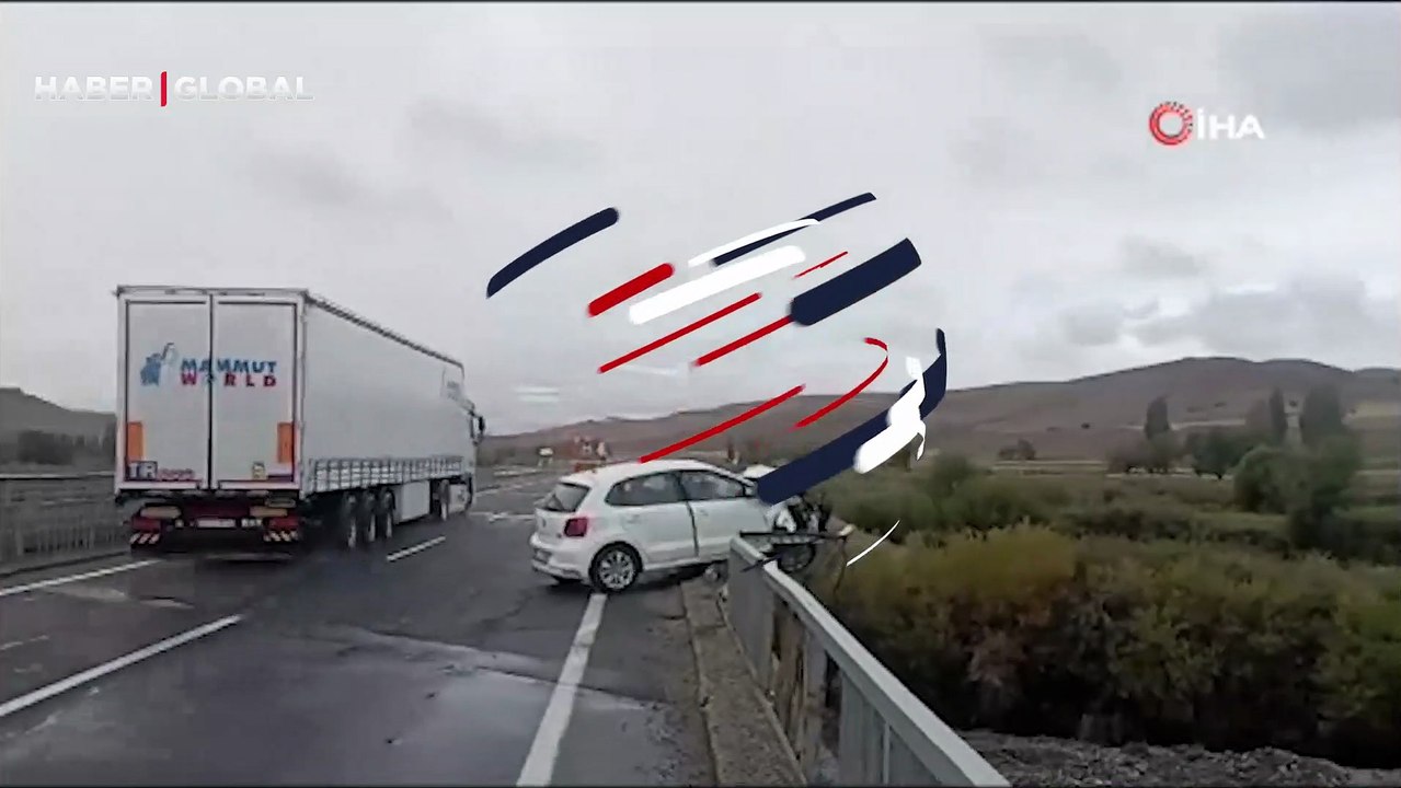 Ölüme ramak kala: Otomobil köprüde asılı kaldı