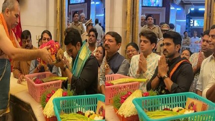 नंगे पैर सिद्धिविनायक मंदिर पहुंचे राम चरण, गणपति बप्पा का लिया आशीर्वाद