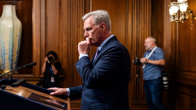 “La destitución de McCarthy demuestra que el Partido Republicano está muy dividido”: analista político