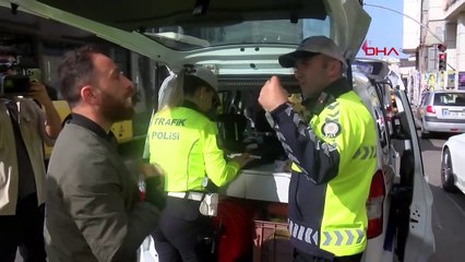 Pénalité pour les conducteurs qui ne cèdent pas le passage aux piétons à Kadıköy