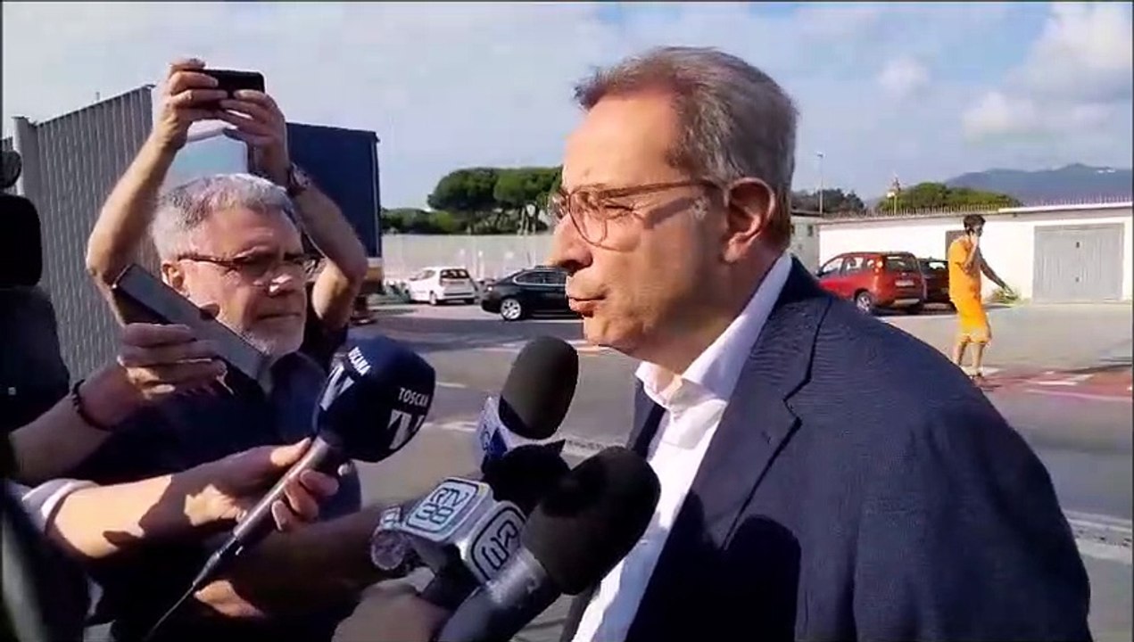 Migranti, la Open Arms a Massa Carrara. Il prefetto: "Ecco le destinazioni delle persone"