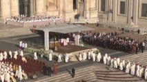 Il Papa apre il Sinodo in Vaticano: 