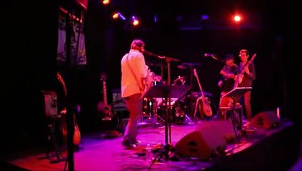 'Rockin-in the Free World" de Neil Young en français par JiPé du groupe Zuma-Un film de Ed Aymil