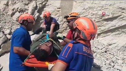 Un immigré clandestin est tombé dans une carrière à Edirne et a été secouru par les équipes de l'AFAD