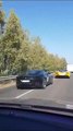 Une Ferrari et une Lamborghini tentent de doubler un camping car... raté