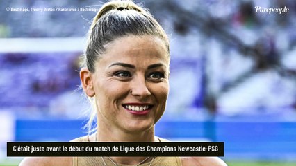 VIDEO "J'attends un petit bébé" : Laure Boulleau, très émue, annonce sa grossesse en direct sur Canal +