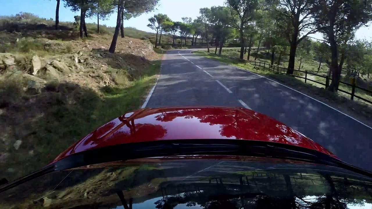 2018 Aston Martin DB11 V8 vs. 2018 Lexus LC 500