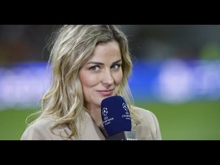 VIDEO: VIDEO "J'attends un petit bébé" : Laure Boulleau, très émue, annonce sa grossesse en direct s
