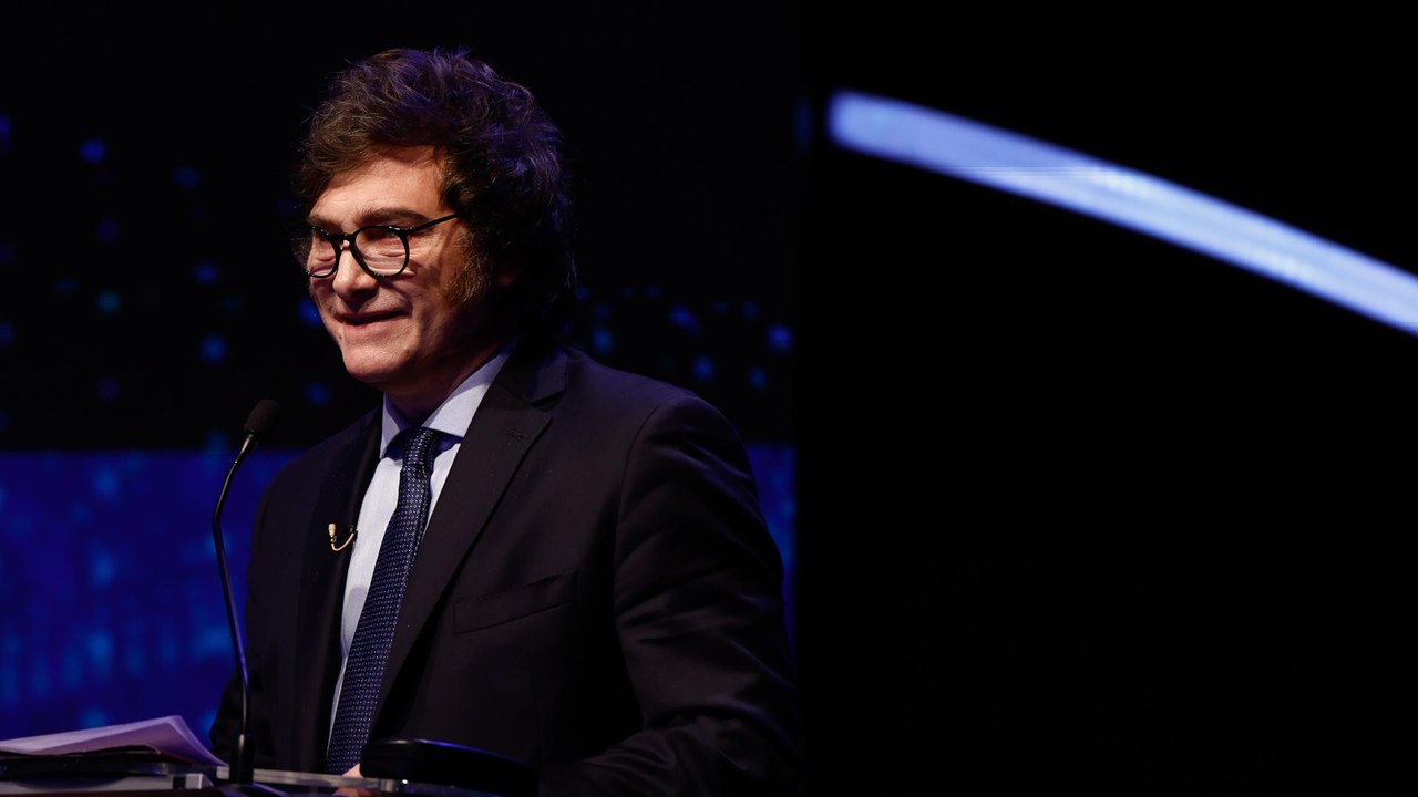 “Milei va a sumar votos, pero no tantos para evitar la segunda vuelta”: analista político sobre las elecciones en Argentina