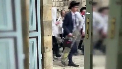 İsrail polisi, Kudüs'te kiliseye tüküren fanatik Yahudileri gözaltına aldı